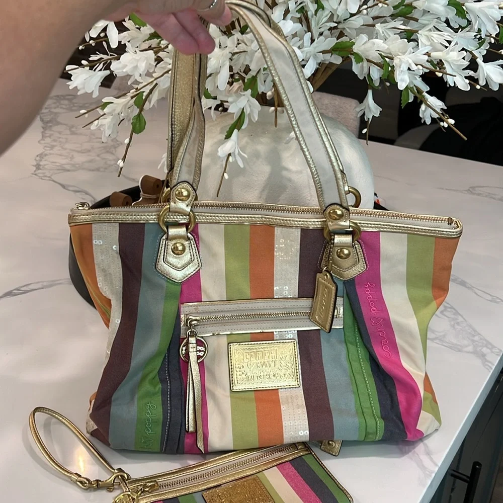 COACH poppy Tote Set. - Picture 11 of 16